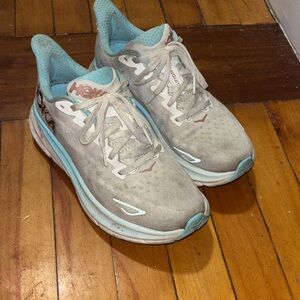 Hoka Clifton 9 women’s size 6.5